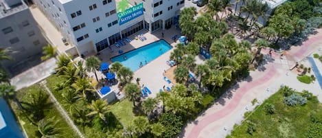 Enjoy your Miami vacay on the property located right on the beach!