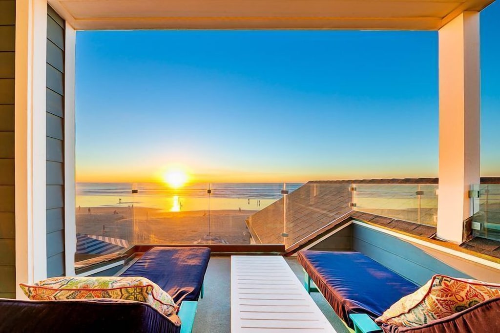 Unobstructed ocean views from the 3rd level deck