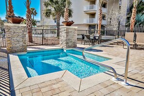 Spacious hot tub on the pool deck