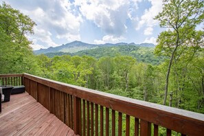 Wow! Look out at Grandfather Mtn, Grandmother Mtn, and Calloway Peak!