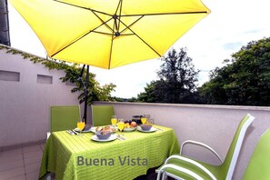 Apartment "BUENA VISTA", 55m2, umzäunt Terrasse - 17m2 mit Gassgrill