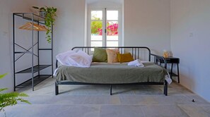 Extendable bed