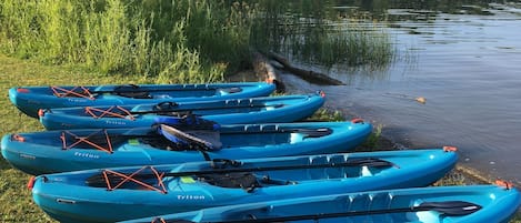 2 kayaks, paddles and life vests included with your stay! And a fleet for rent.