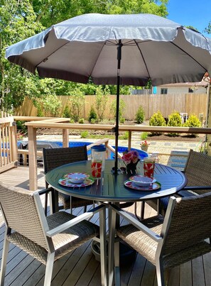 Have a sunny brunch on the deck. And bbq later, stay cozy with the deck heater