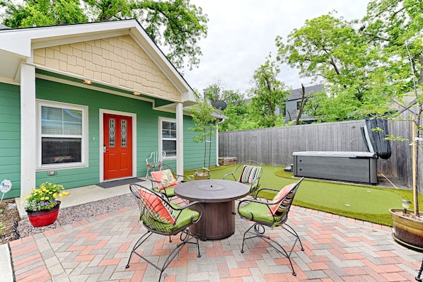 Front Entrance: outdoor patio, putting green, hot tub spa