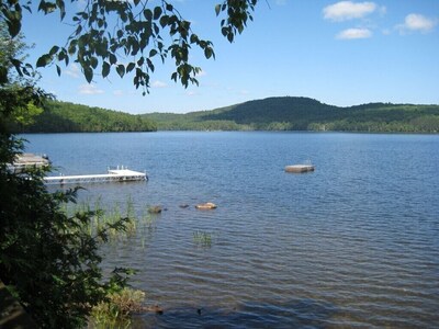 Charming Authentic Family Cottage on Lake