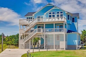 surf-or-sound-realty-blue-waves-201-new-home-exterior