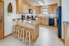 Surf-or-Sound-Realty-Blue-Waves-201-Kitchen