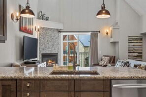 Kitchen open concept to living room