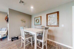 Seating for 4 people to dine or play games