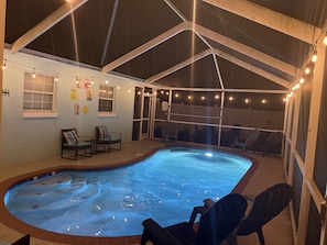 Heated pool
Oct 15- april 15 with light on 