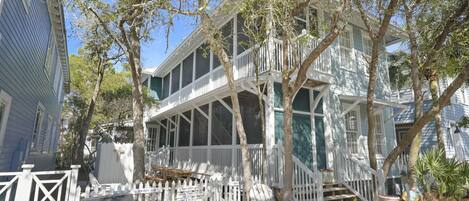 WELCOME TO SEABISCUIT COTTAGE IN SEASIDE, FL!