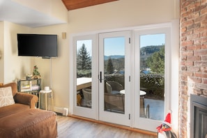 enjoy mountain views, patio with firepit