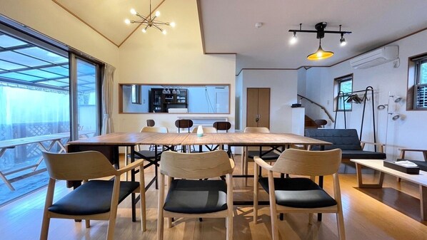 Living dining with a feeling of openness