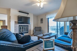Cozy main living area to enjoy company.
