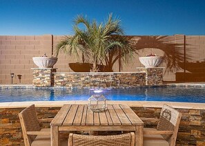 Swim up bar!