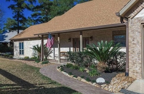 Entrance to home from driveway