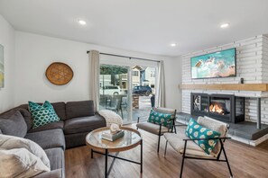Comfy couch, SmartTV, fireplace