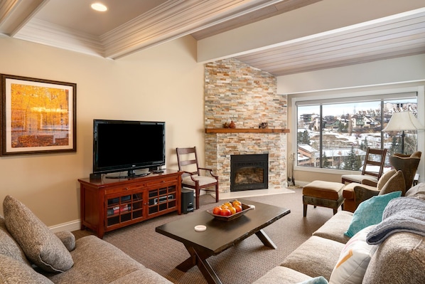 Ski in, Ski out condo located in the Sheraton building next to the Gondola!