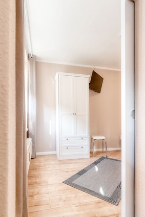 Schlafzimmer mit TV