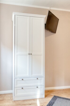 Schrank Schlafzimmer