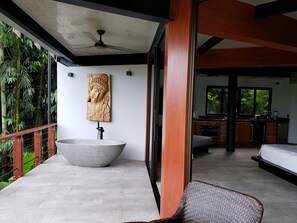 Monkitail Retreat (203)- Outdoor Bathtub