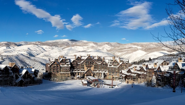 Ritz Carlton Bachelor Gulch, Beaver Creek – ski in out!