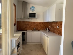 Well-appointed kitchenette with stove/owen/microwave and all kitchen equipment