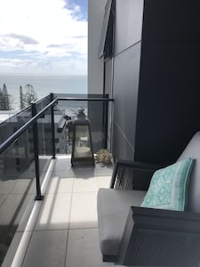 The Little Blue Apartment Luxury Ocean Views
