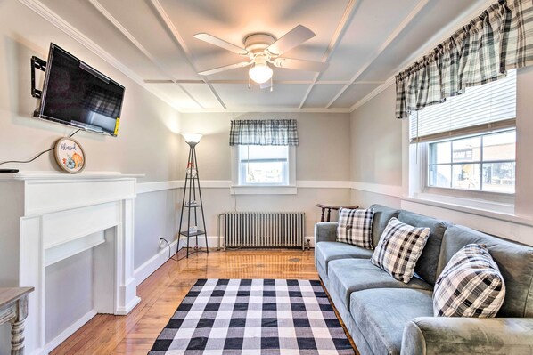 Newport Vacation Rental | 2BR | 1BA | 1,000 Sq Ft | 1 Story | Step-Free Access