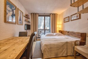 whole photo of bedroom