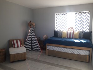Trundle with 2 Full Beds Sleeps 2 to 4