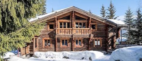 Escape to our lovely property in La Tania