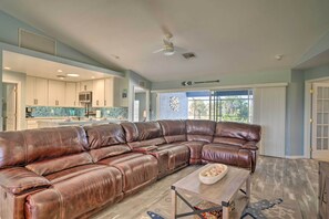 Living Room | Air Conditioning | Smart TV | Free WiFi
