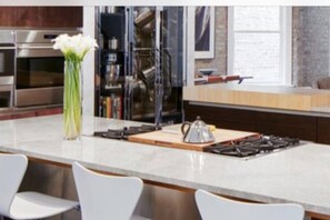 Bar Seating in Kitchen Seats 10 