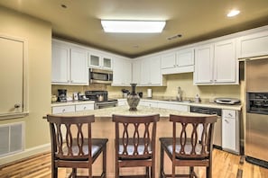 Kitchen | Fully Equipped w/ Cooking Basics