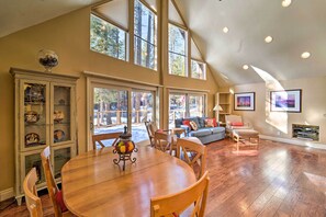 Living Area | Dining Table