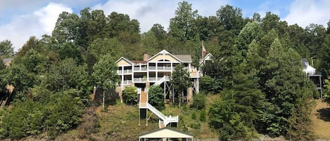 LaFollette Vacation Rental | 4BR | 3.5BA | 3,500 Sq Ft | 2 Stories