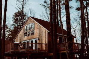 Amazing treehouse from the exterior!