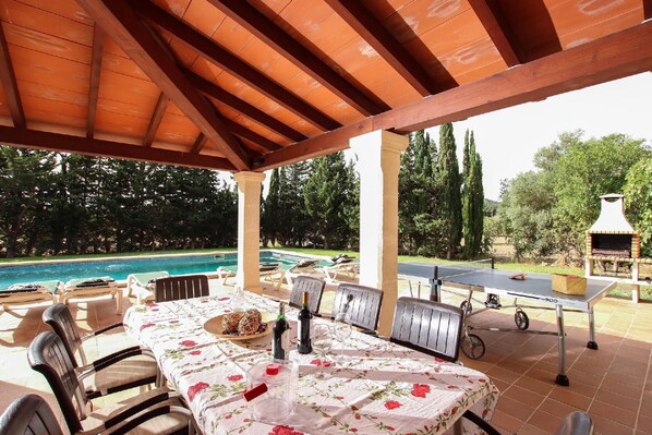 Outdoor dining