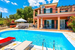 Beautiful villa with private pool and terrace with sea views