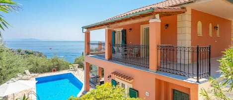 Beautiful villa with private pool and terrace with sea views