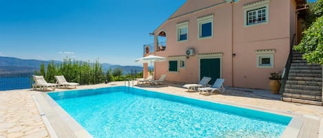 Beautiful villa with private pool and terrace with sea views