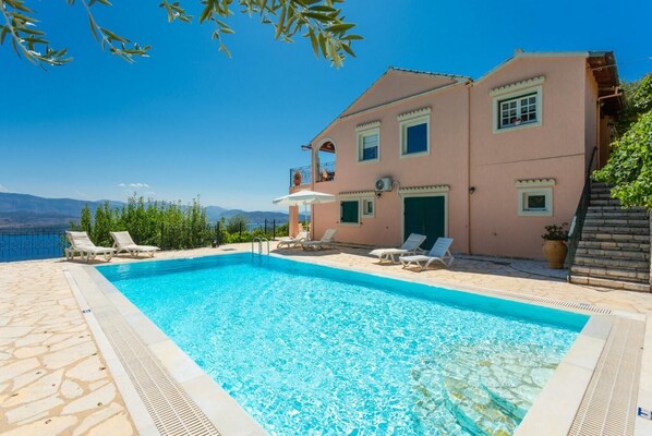 Beautiful villa with private pool and terrace with sea views