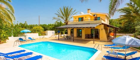 Beautiful villa with private pool and terrace with panoramic countryside views