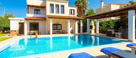 Beautiful villa with private pool and terrace