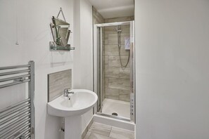 Abbey Court Apartment, Whitby - Host & Stay