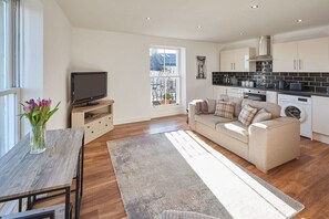 Abbey Court Apartment, Whitby - Host & Stay