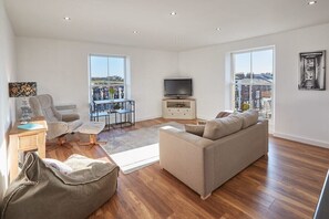 Abbey Court Apartment, Whitby - Host & Stay