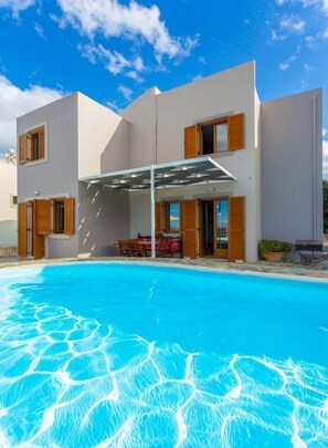 Beautiful villa with private pool and terrace with sea and mountain views